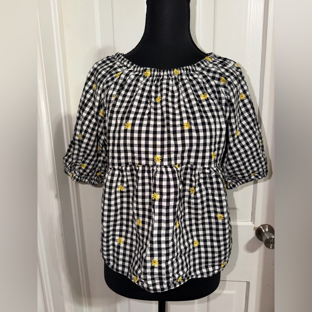 Women's size small Old Navy Blouse with Yellow Floral Details, shirt, top summer